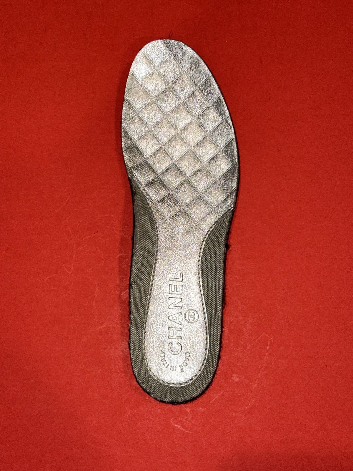 Chanel Chanel Silver Texture Leather CC Low Top Sneakers READ FLAWS Size US 8 / IT 38 - 14 Thumbnail