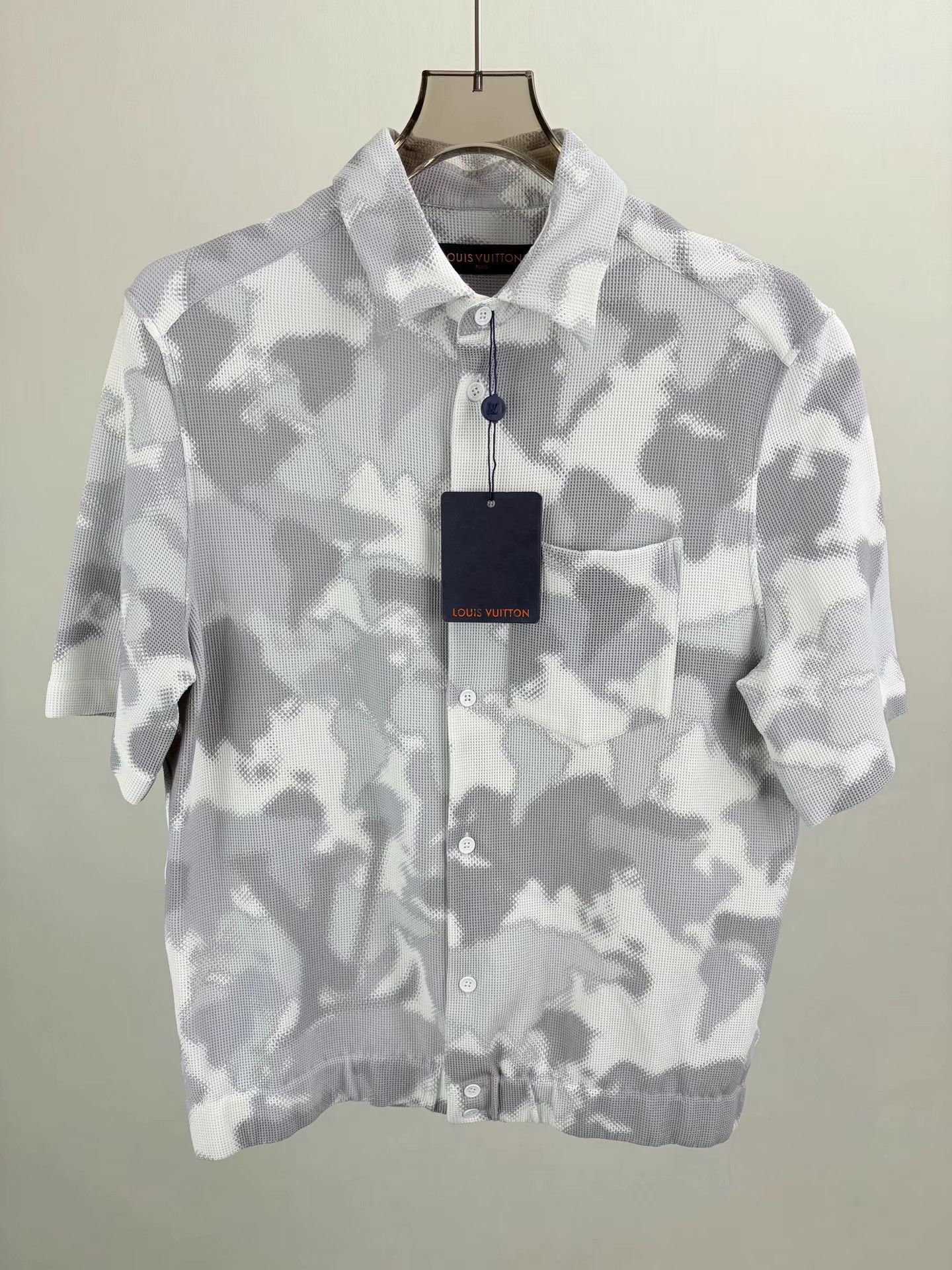 Louis Vuitton LV Men's Short Sleeve Shirt Size US M / EU 48-50 / 2 - 1 Thumbnail
