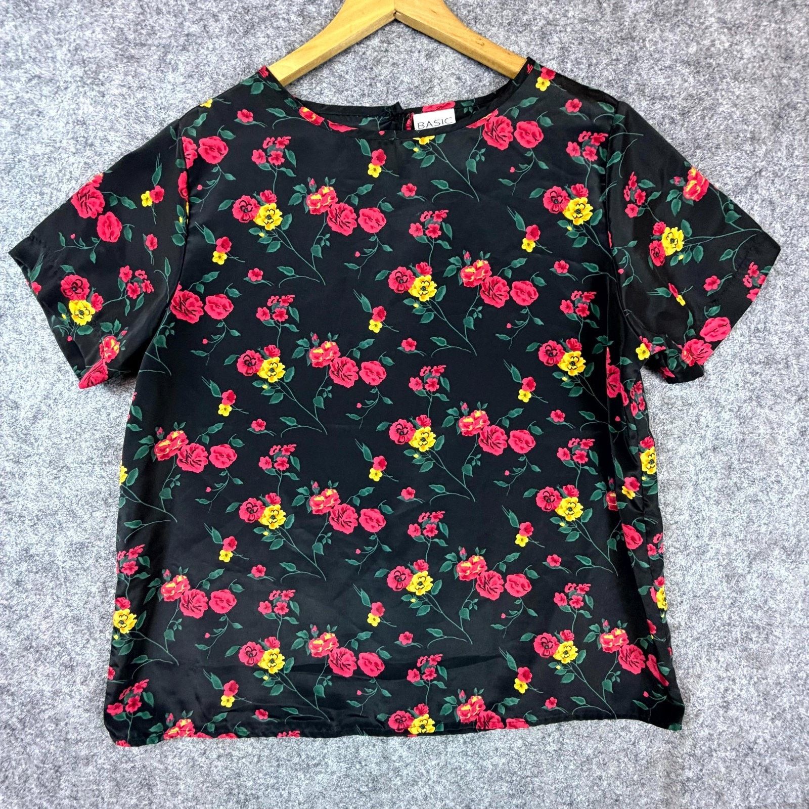 Basic Editions Vintage Basic Editions Blouse Medium Black Red Grunge Indie Size M / US 6-8 / IT 42-44 - 1 Thumbnail