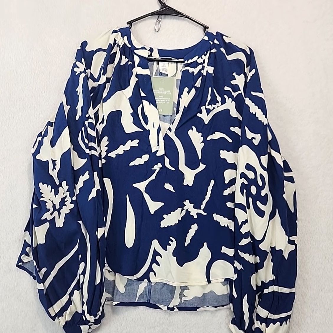 H&M H&M Blouse Tunic Womens S Viscose Long Sleeve White Blue Floral 1/2 Button Front V-Neck Office Casual Shirt Size S / US 4 / IT 40 - 7 Thumbnail