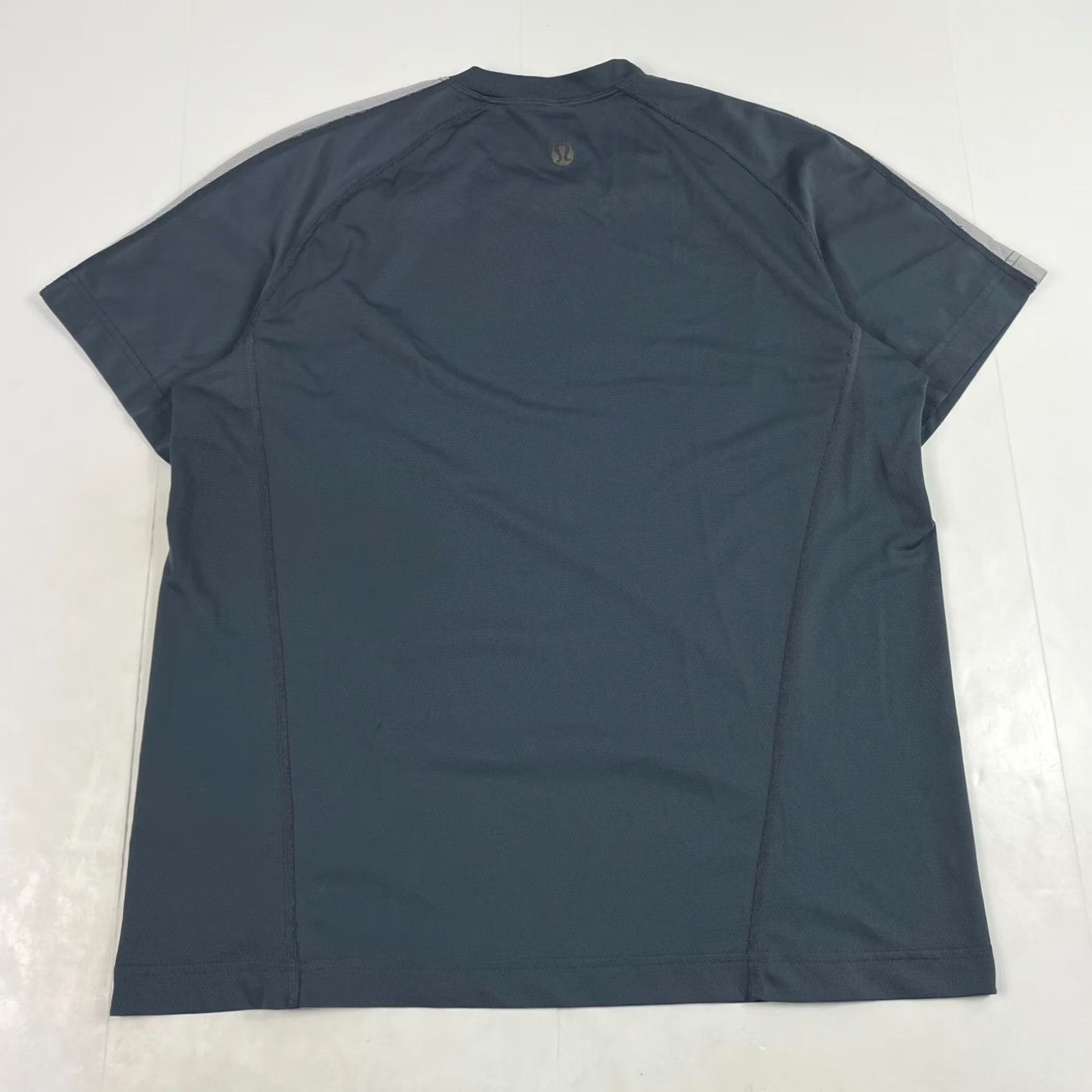 Lululemon Lululemon Shirt - Mens Large Gray Short Sleeve Crew Neck Workout Gym Tech Pocket Size US L / EU 52-54 / 3 - 7 Thumbnail