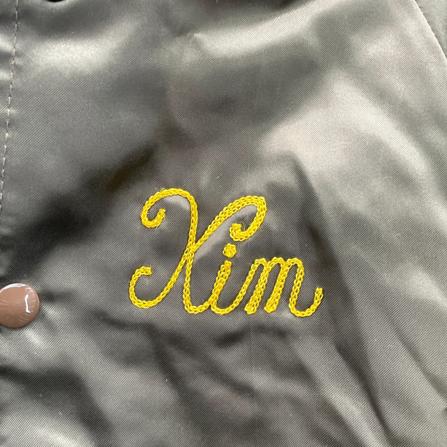 Olive VINTAGE Satins Bomber Jacket XXL Olive Green Mob Wife Kim Varsity 90s Streetwear Retro Satin Embroidered Logo Zipper Jacket Mens Women Size US XXL / EU 58 / 5 - 3 Thumbnail