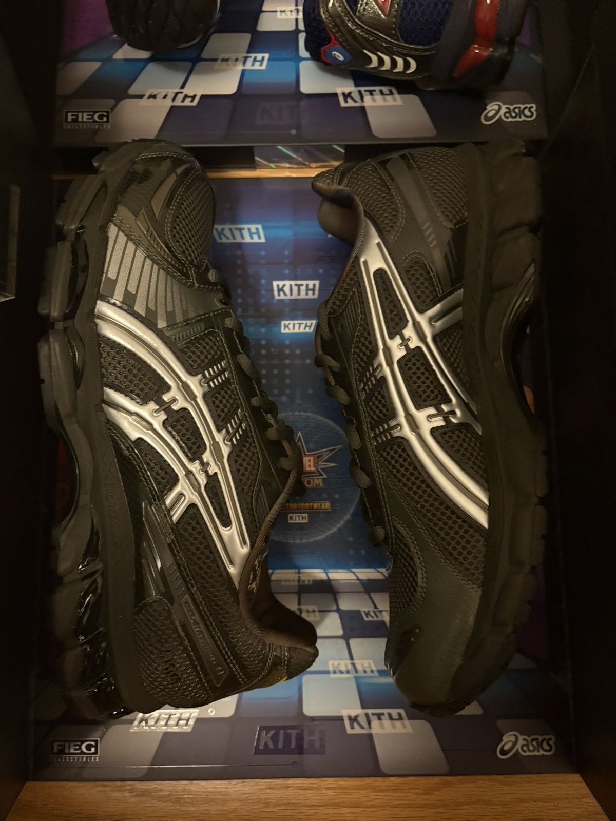 Asics × Kith Kith Asics Marvel vs Capcom Captain America vs Guile Size US 9.5 / EU 42-43 - 5 Thumbnail