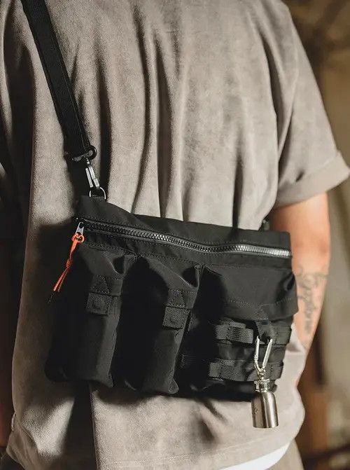 Japanese Brand Japanese Pocket Shoulder Bag Size ONE SIZE - 1 Thumbnail