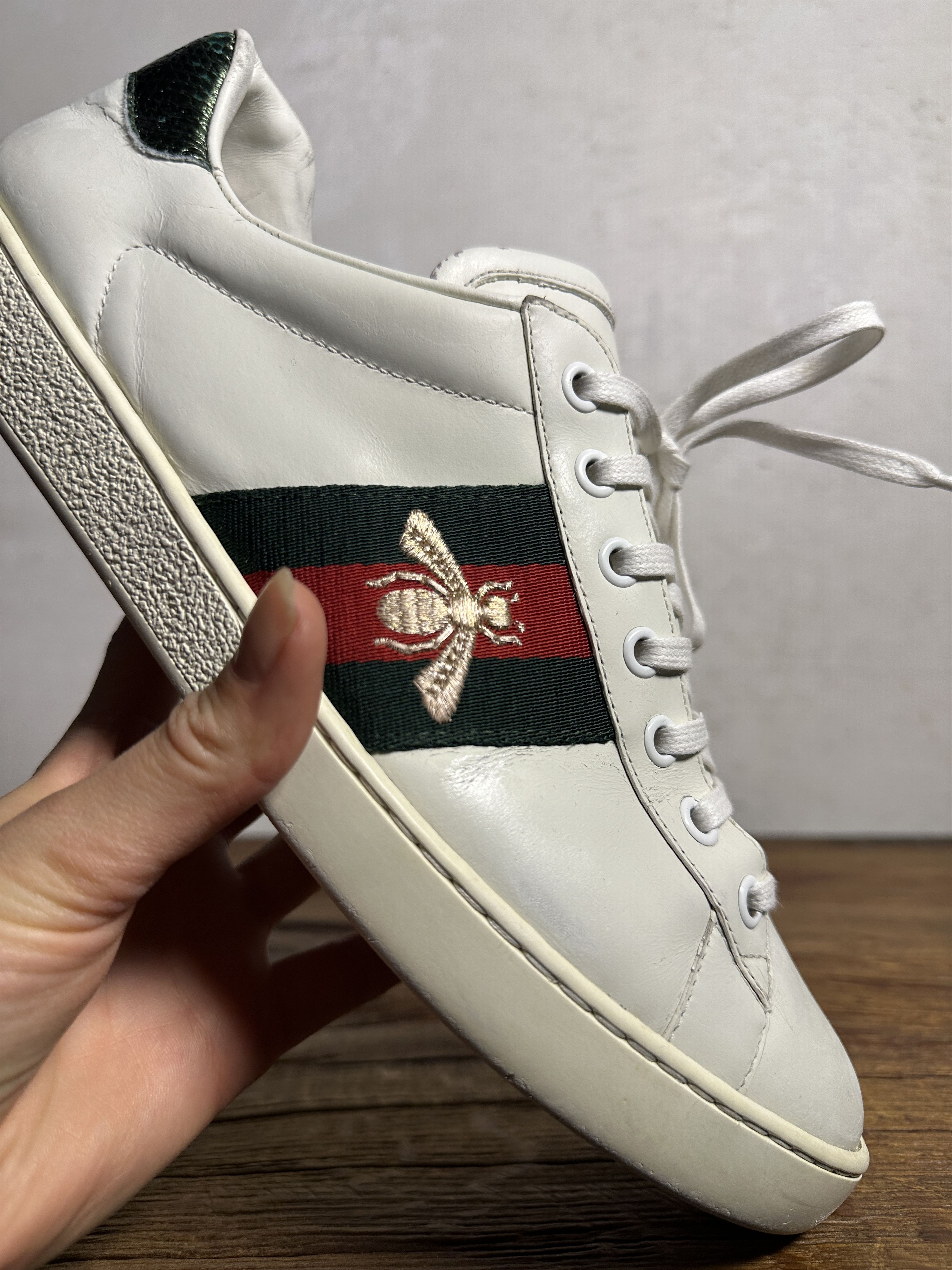Gucci Gucci Ace Embroidered Bees Leather Sneaker White Navy Size US 10 / EU 43 - 11 Thumbnail