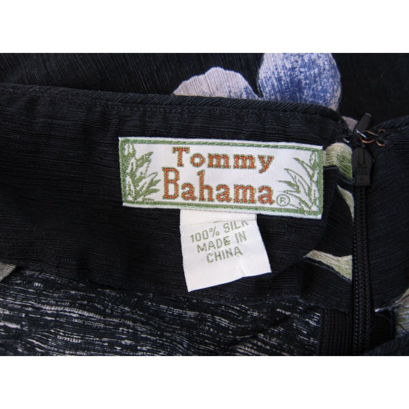 Tommy Bahama Tommy Bahama 100% Silk Black Blue Green Floral Capri Pant Woman Size 8 Size 30" / US 8 / IT 44 - 4 Thumbnail