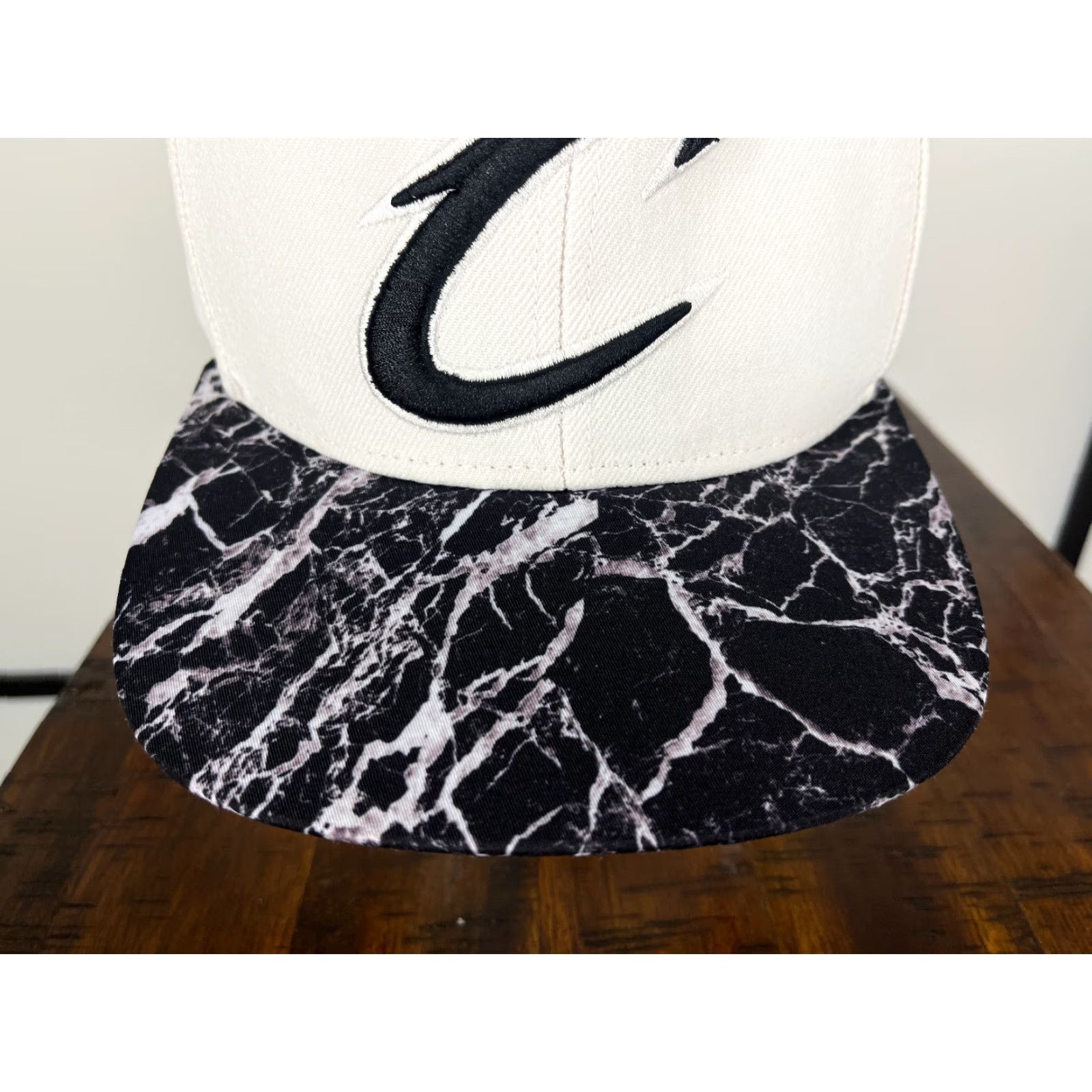 Adidas VINTAGE Adidas Cleveland Cavaliers Hat Cap Snap Back Adult One Size White Wool Blend Acrylic Twill Logo Adjustable Men Hats Men Size ONE SIZE - 3 Thumbnail