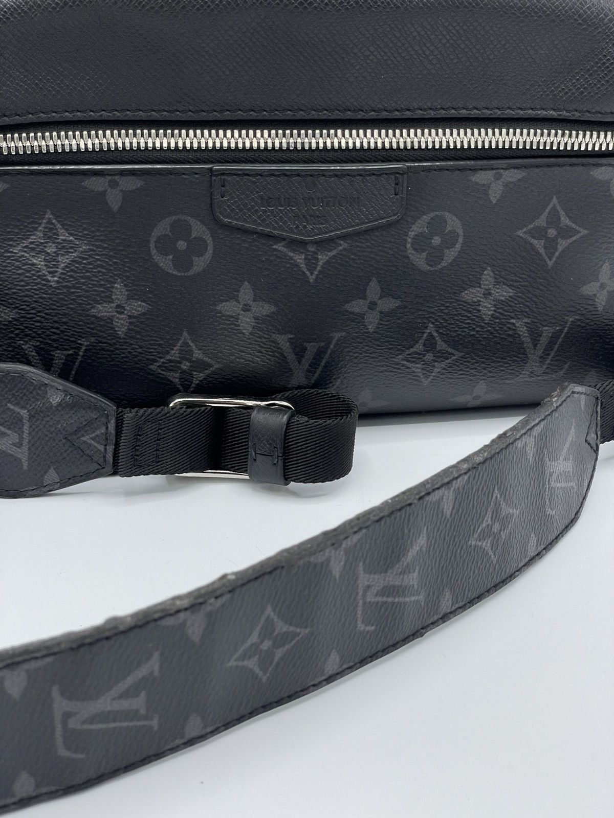 Louis Vuitton Taiga Monogram Eclipse Outdoor Messenger Black Size ONE SIZE - 9 Thumbnail