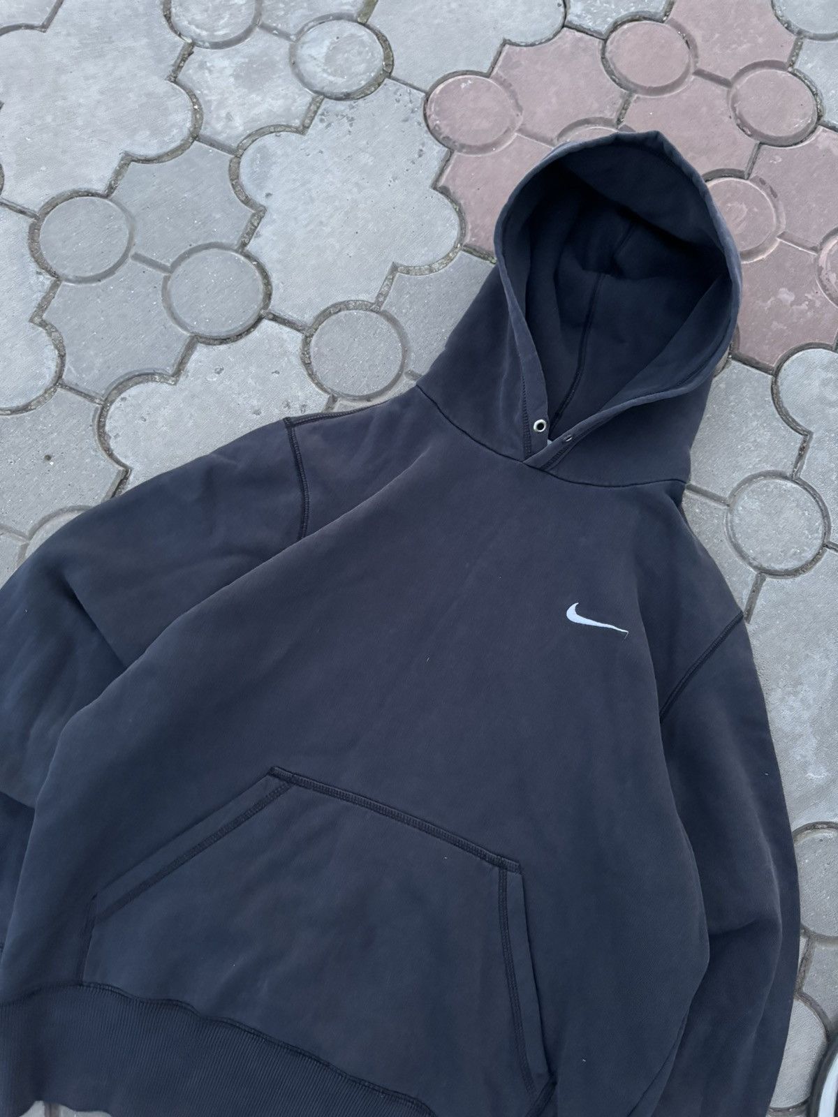 Nike × Vintage Vintage Nike Small Swoosh Faded Hoodie Y2K Size US M / EU 48-50 / 2 - 2 Thumbnail