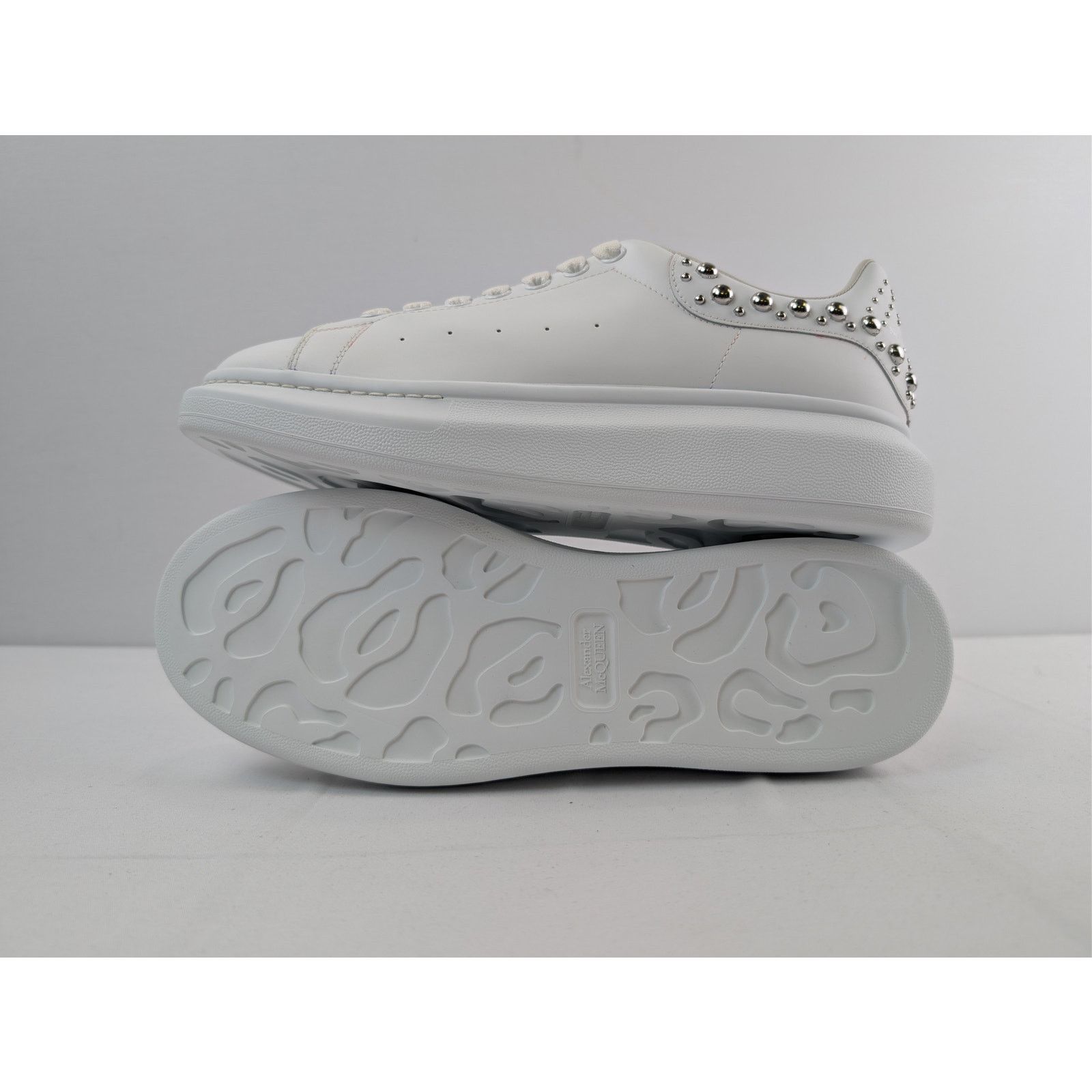 Alexander McQueen o1rshd1 Larry Sneakers in White/Silver Size US 11 / EU 44 - 12 Thumbnail