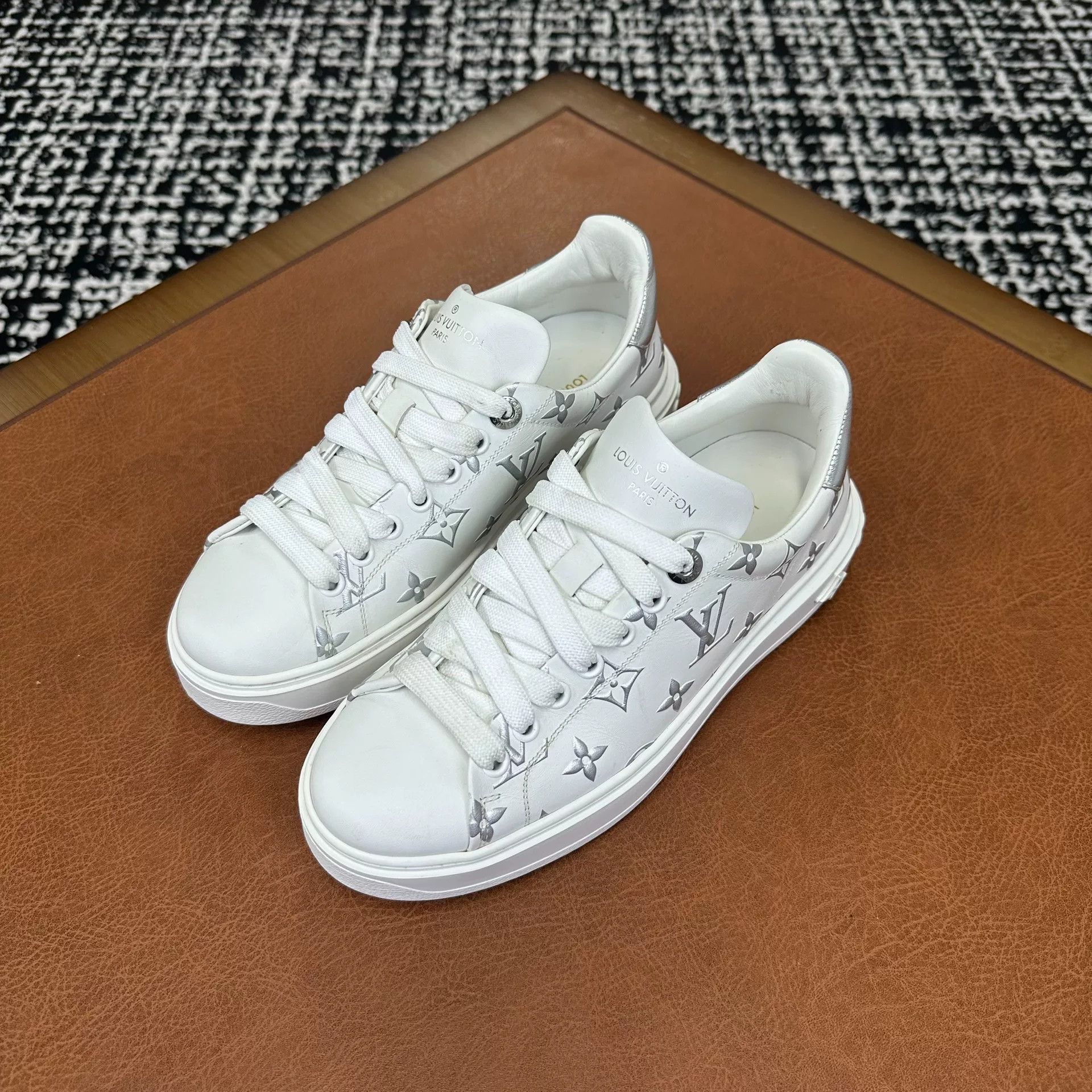 Louis Vuitton Louis Vuitton Gray Lowtop Sneakers it_36 Women Size US 6 / IT 36 - 1 Thumbnail