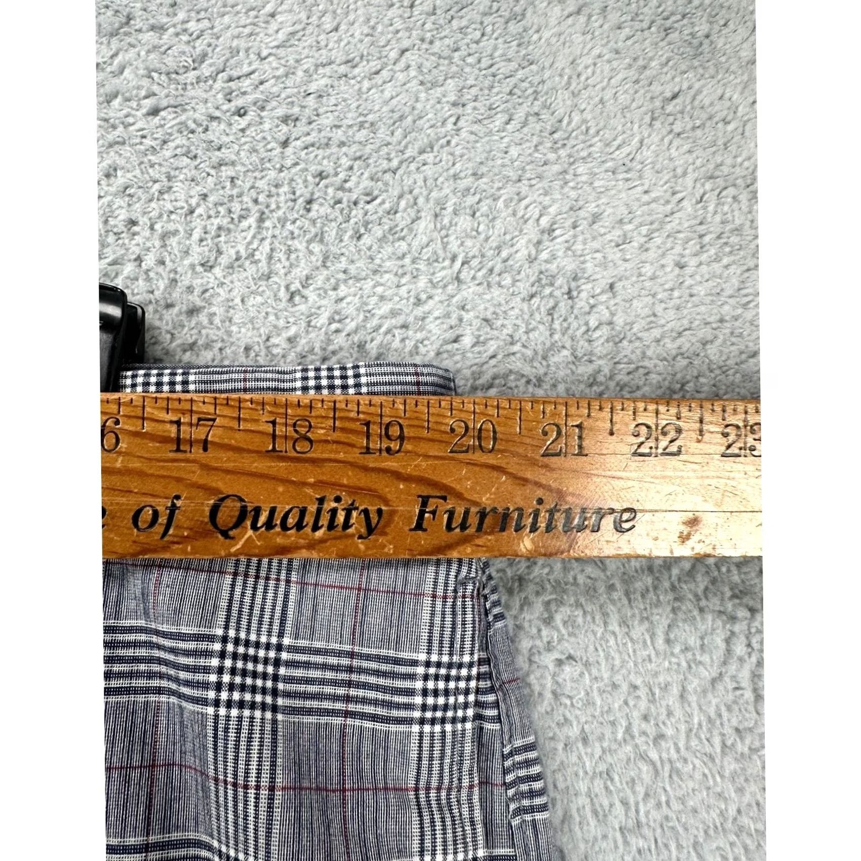 Banana Republic Banana Republic Shorts Mens 38 Gray Aiden Club Men Size Plaid Red White Size US 38 / EU 54 - 6 Thumbnail