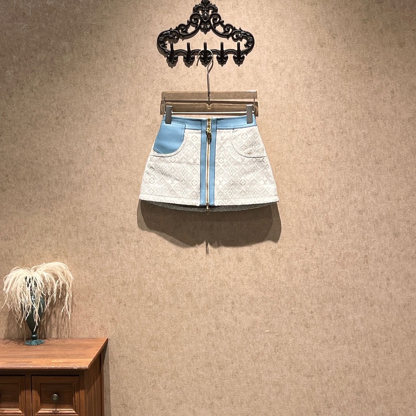 Louis Vuitton Louis Vuitton Monogram Mini Skirt Size 40 Size 28" / US 6 / IT 42 - 1 Thumbnail