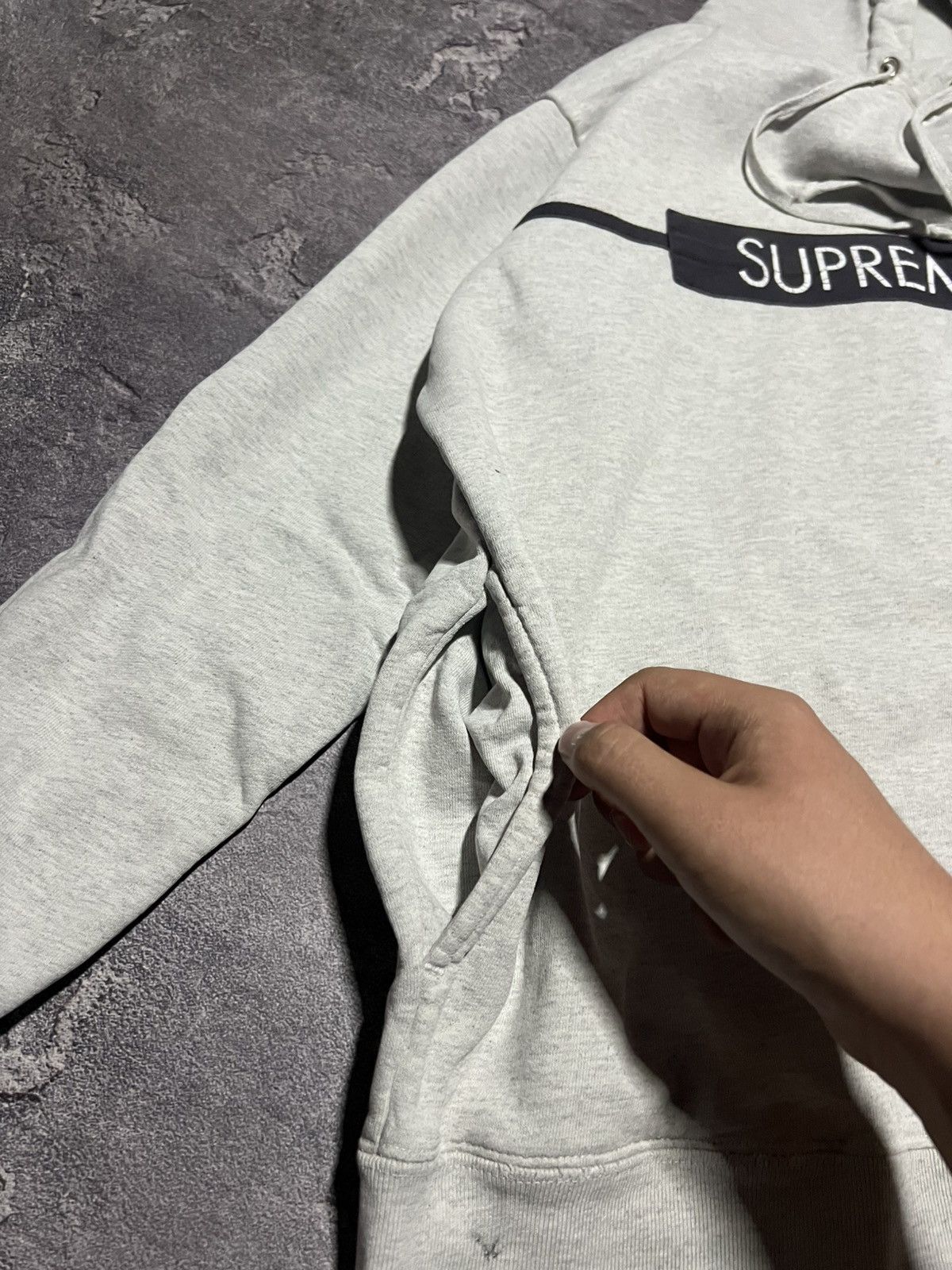 Supreme Vintage 90s Supreme Hoodie Distressed Thrashed Streetwear Size US M / EU 48-50 / 2 - 3 Thumbnail
