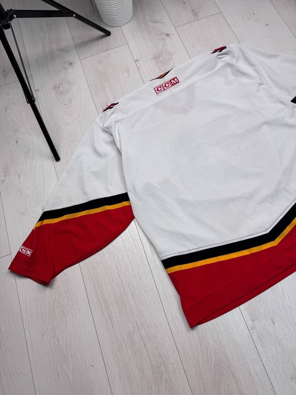 Ccm Vintage Auth RARE Calgary Flames Hockey Jersey Size XL Size US XL / EU 56 / 4 - 10 Thumbnail