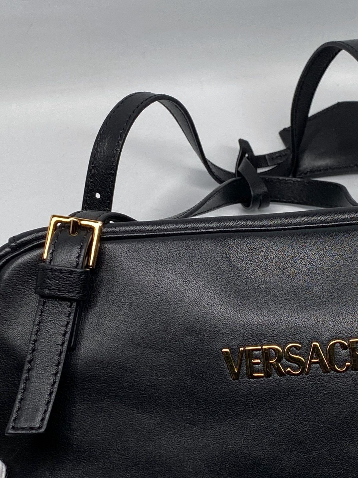 Versace Versace Versace Tag Zip Leather Shoulder Bag Size ONE SIZE - 19 Thumbnail