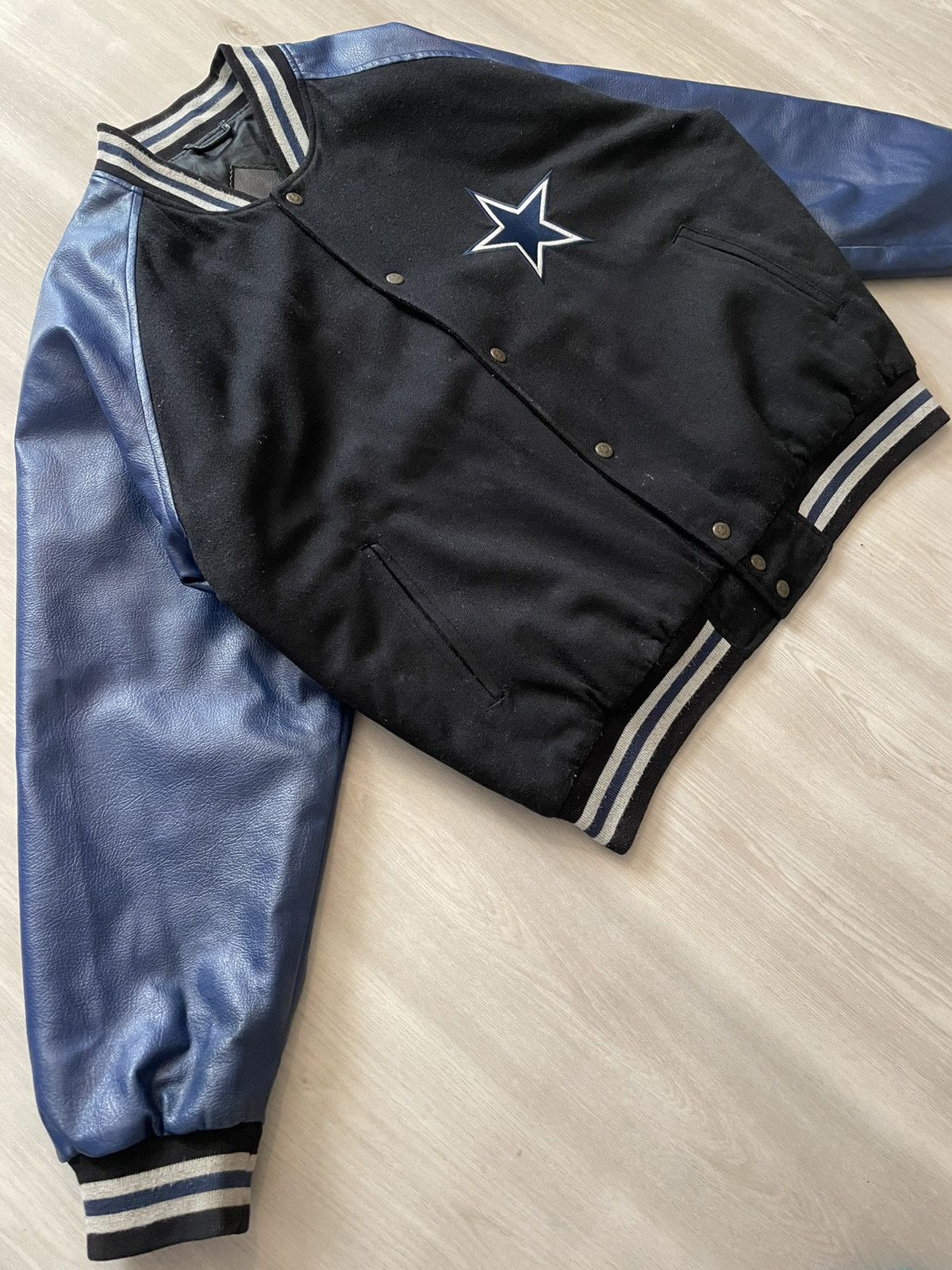 Vintage Vintage 90s NFL Game Day Dallas Cowboys Bomber Jacket Sz L Size US L / EU 52-54 / 3 - 6 Thumbnail