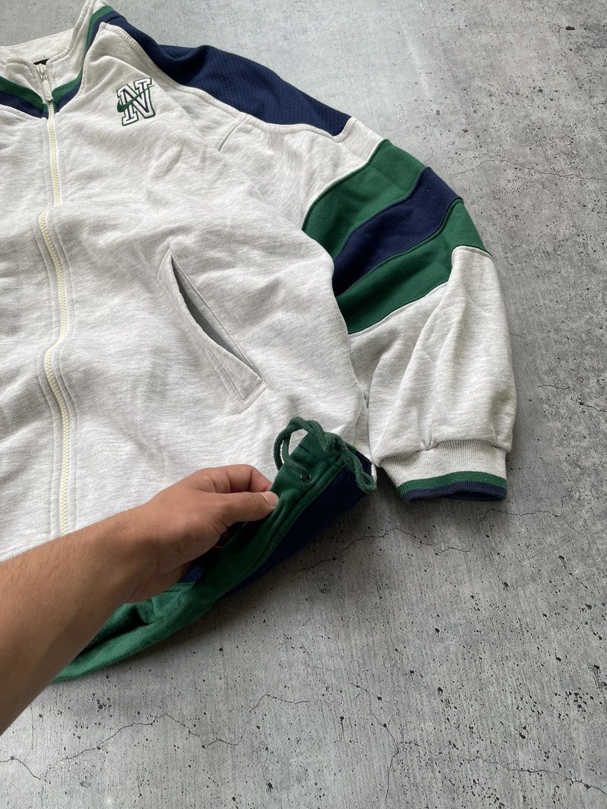 Nike × Vintage 00s Nike Vintage Big Logo Streetwear Zip Size US L / EU 52-54 / 3 - 6 Thumbnail