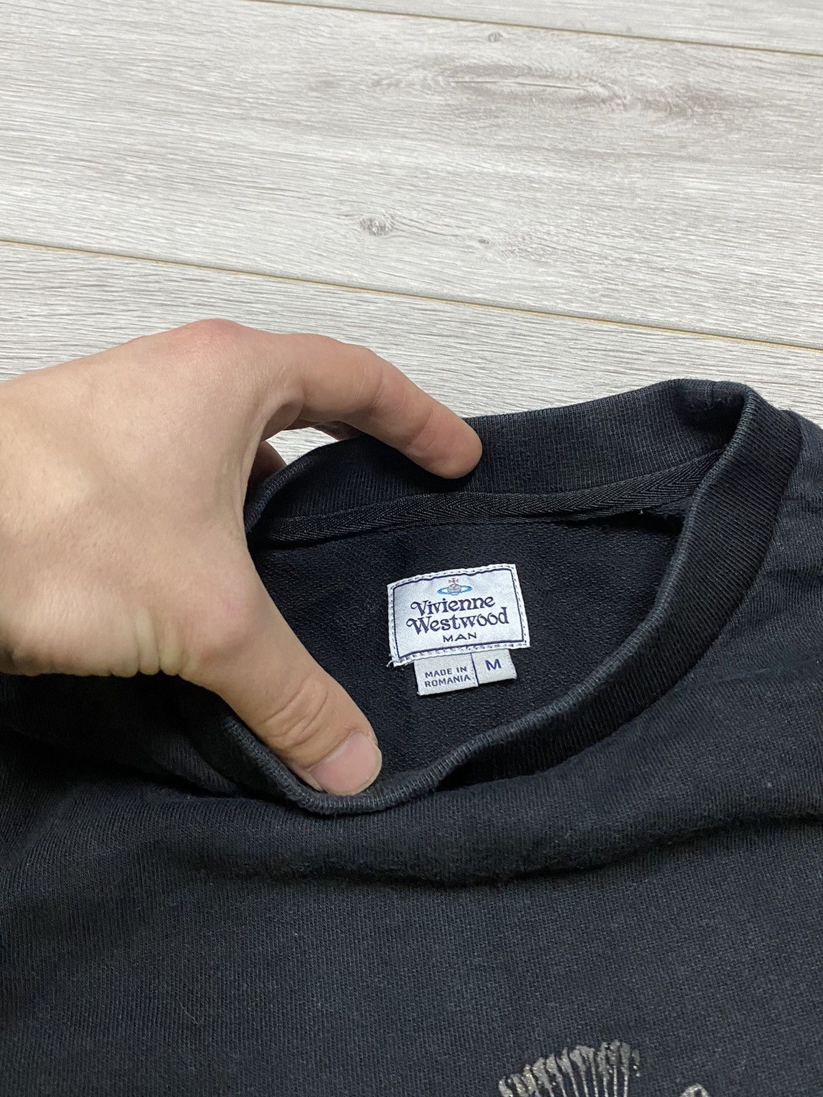 Vivienne Westwood Vivienne Westwood big orb Pin sweatshirt Size US M / EU 48-50 / 2 - 9 Thumbnail