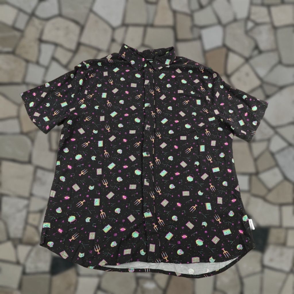 Disney VINTAGE Disney Shirt Mens XL Black Pink Hocus Pocus Button Up Short Sleeve Collared Shirt Halloween Movie Graphic Print M/L Everyday Mens Size US XL / EU 56 / 4 - 1 Thumbnail