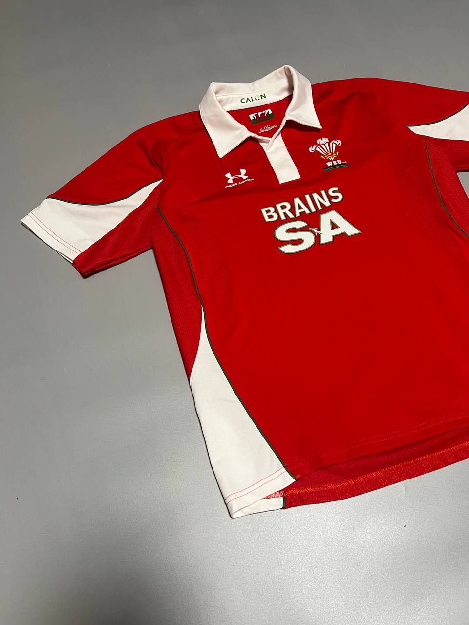 Under Armour Vintage Under Armour WRU Rugby Jersey Wales Rare Size US L / EU 52-54 / 3 - 3 Thumbnail