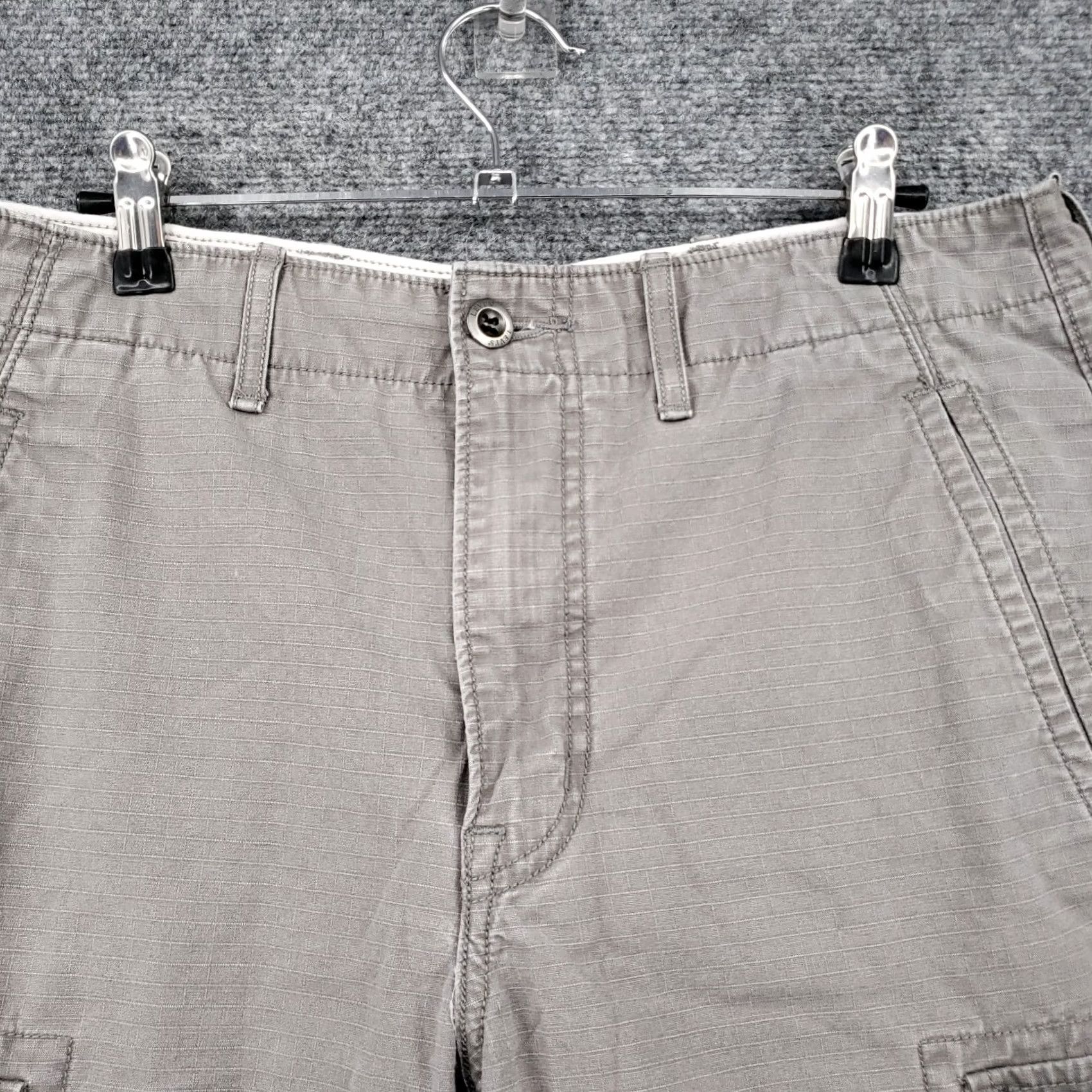 Levi's Levi's Cargo Shorts Mens 30 Gray Utility Zip Fly Bermuda Inseam 10in Size US 30 / EU 46 - 3 Thumbnail