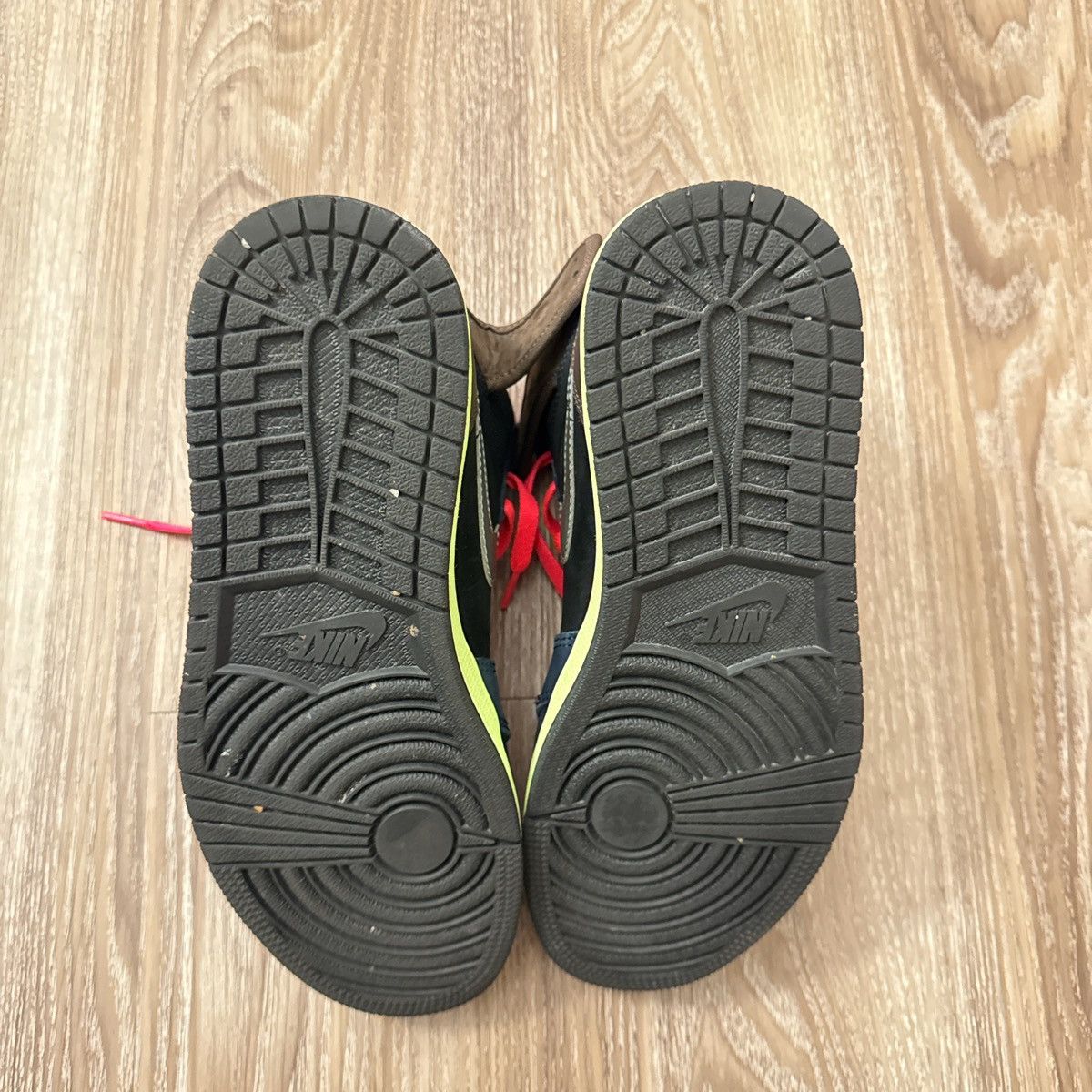 Jordan Brand × Nike 2020 Air Jordan Retro 1 'Tokyo Biohack' Size US 8.5 / EU 41-42 - 4 Thumbnail