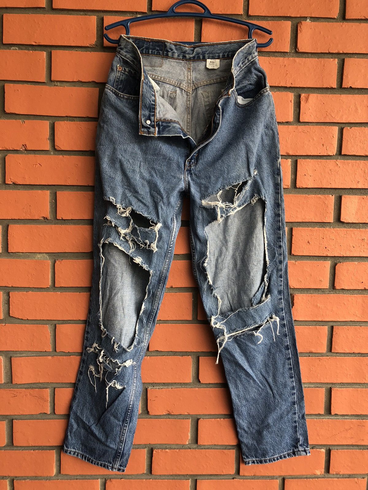 levis distreesed denim