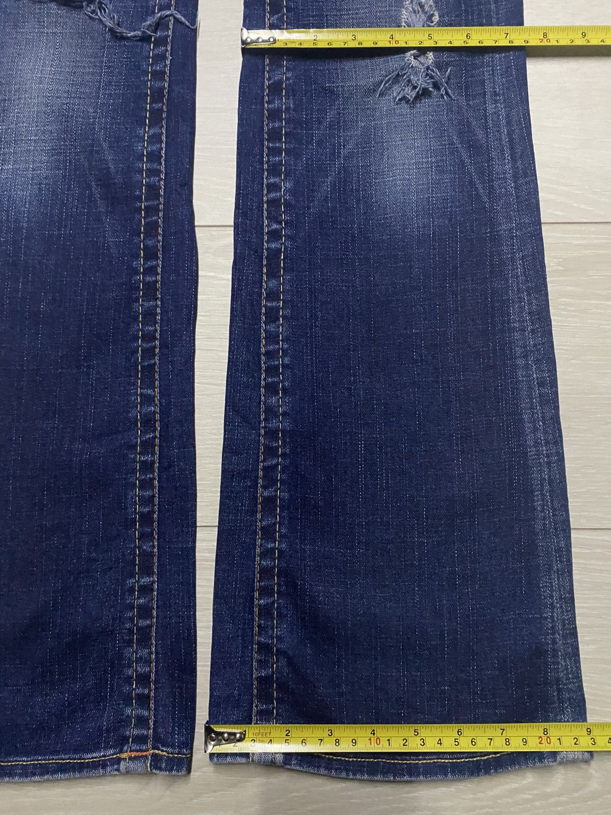True Religion Woman True Religion Blue Wash Ripped Flare Jeans Size US 28 / EU 44 - 14 Thumbnail