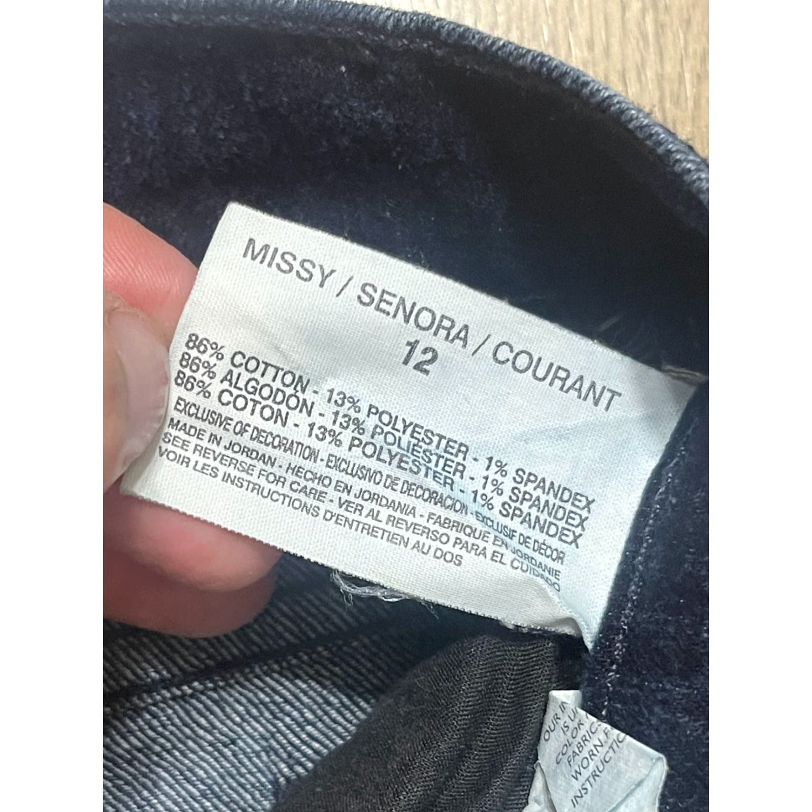 Gloria Vanderbilt VINTAGE Gloria Vanderbilt Jeans Woman's 12 Capri Denim Amanda Capris Blue 5-Pocket Regular Rise High Waist Cotton Blend Denim Inseam 18 Girls? Size 34" / US 12 / IT 48 - 6 Thumbnail