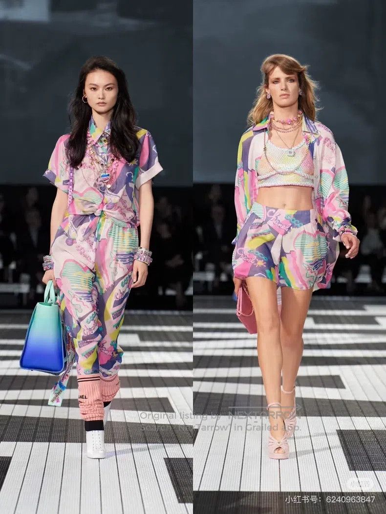 Chanel Chanel 24c show colourful graffiti pulley star multi-eleme Size 25" / US 0 / IT 36 - 2 Thumbnail