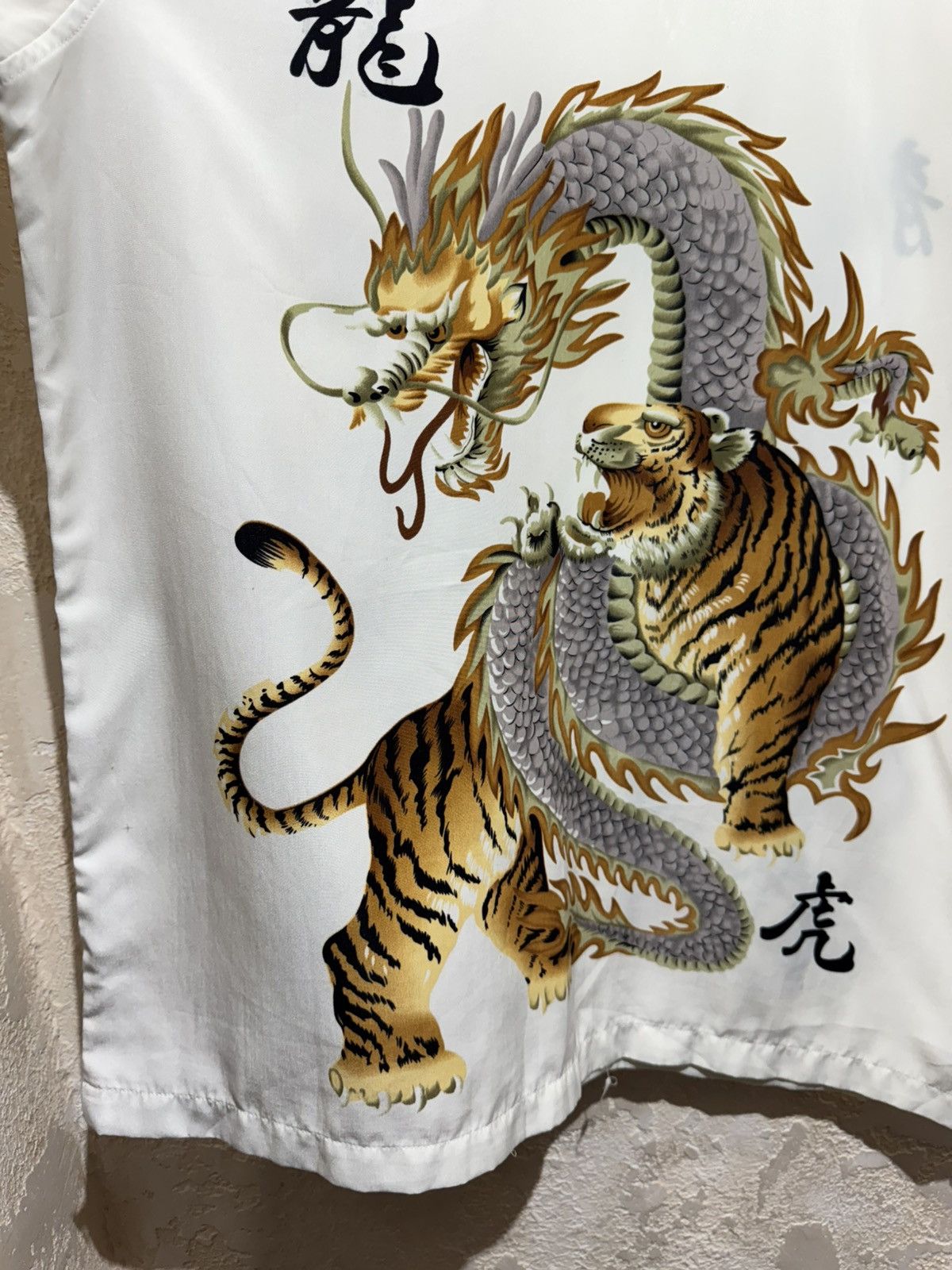 Vintage Dnon Jeans Hawaii Shirt Dragon Tiger Vintage L/XL Size US L / EU 52-54 / 3 - 11 Thumbnail
