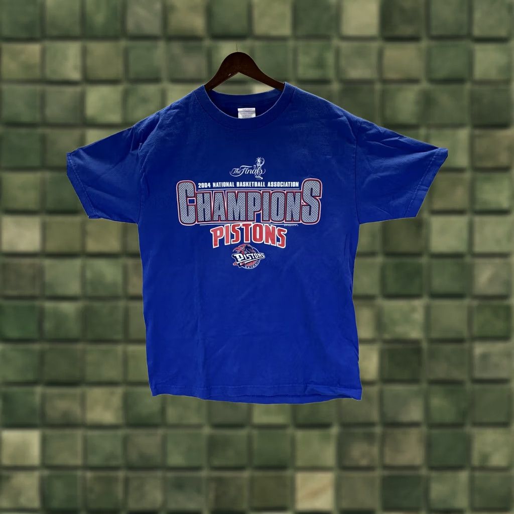 NBA VINTAGE NBA USA-11237 Detroit Pistons 2004 Champions Y2K Blue Graphic T Shirt L Mens Cap City USA-11237 Size US L / EU 52-54 / 3 - 1 Thumbnail