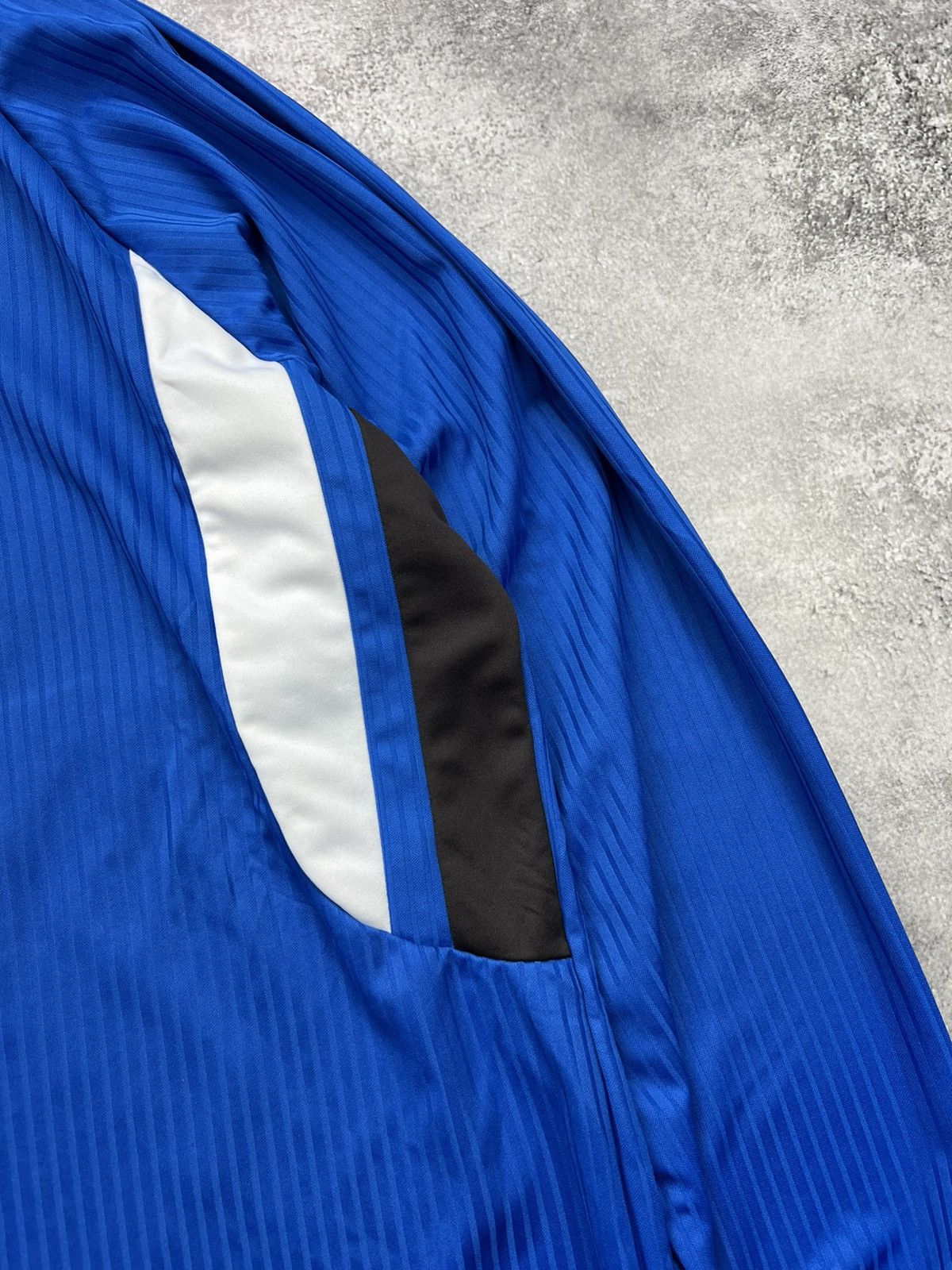Umbro Vintage 90s Umbro Longsleeve Shirt Jersey Soccer #2 Football Size US XL / EU 56 / 4 - 5 Thumbnail