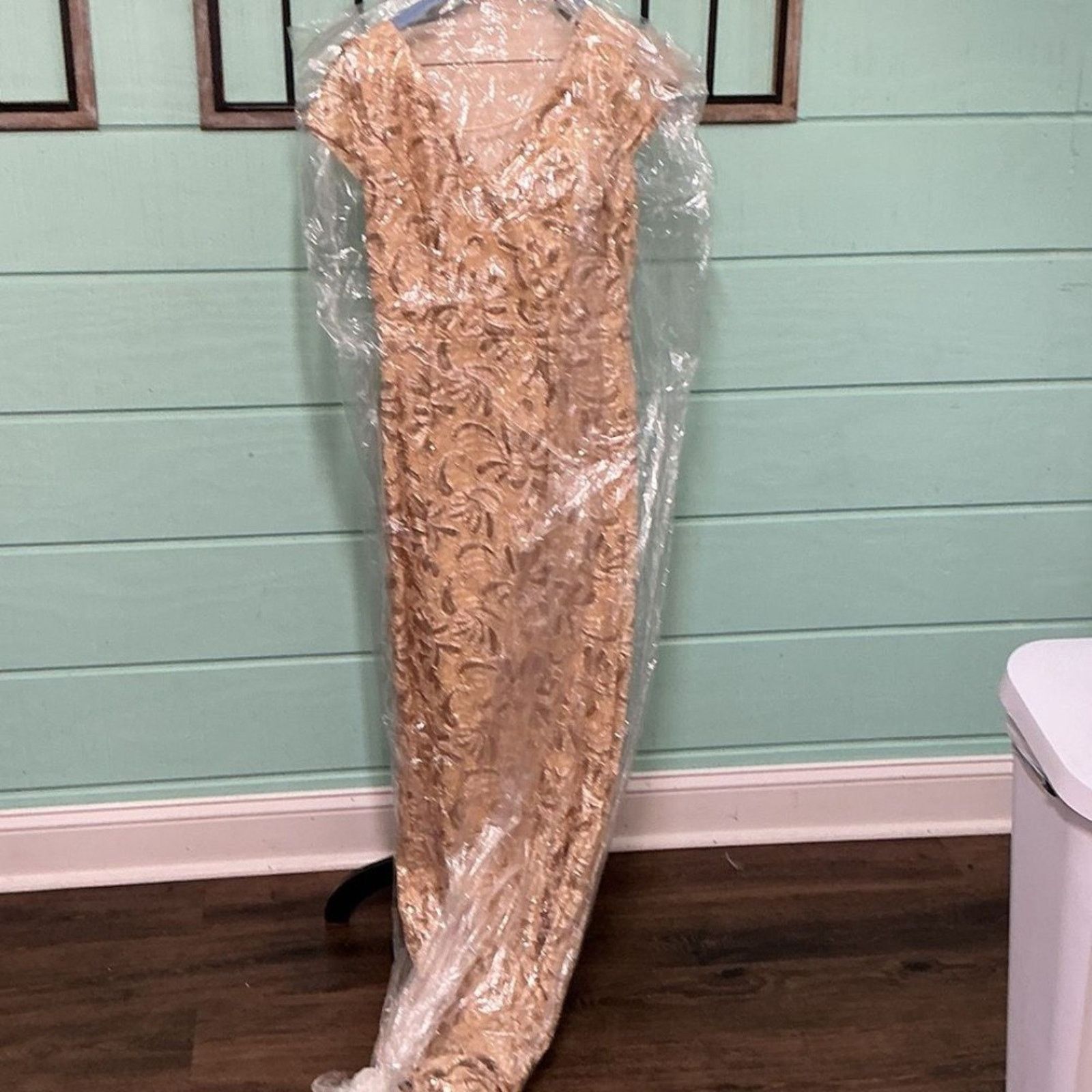 Other Maria Cristina Gold Sequin Gown Formal Off Shoulder Size M Size M / US 6-8 / IT 42-44 - 2 Thumbnail