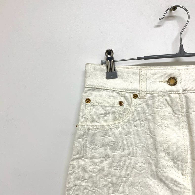 Louis Vuitton LOUIS VUITTON Dark embossed shorts Size US 34 / EU 50 - 4 Thumbnail