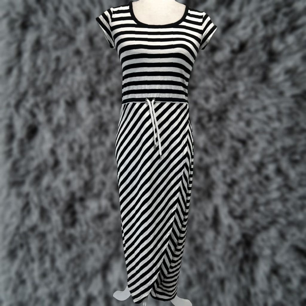 Talbots VINTAGE Talbots Striped Maxi Dress P Petite Cap Sleeve Tulip Skirt  VGUC Black & White Womens Maxi Dress (Petites) | Grailed