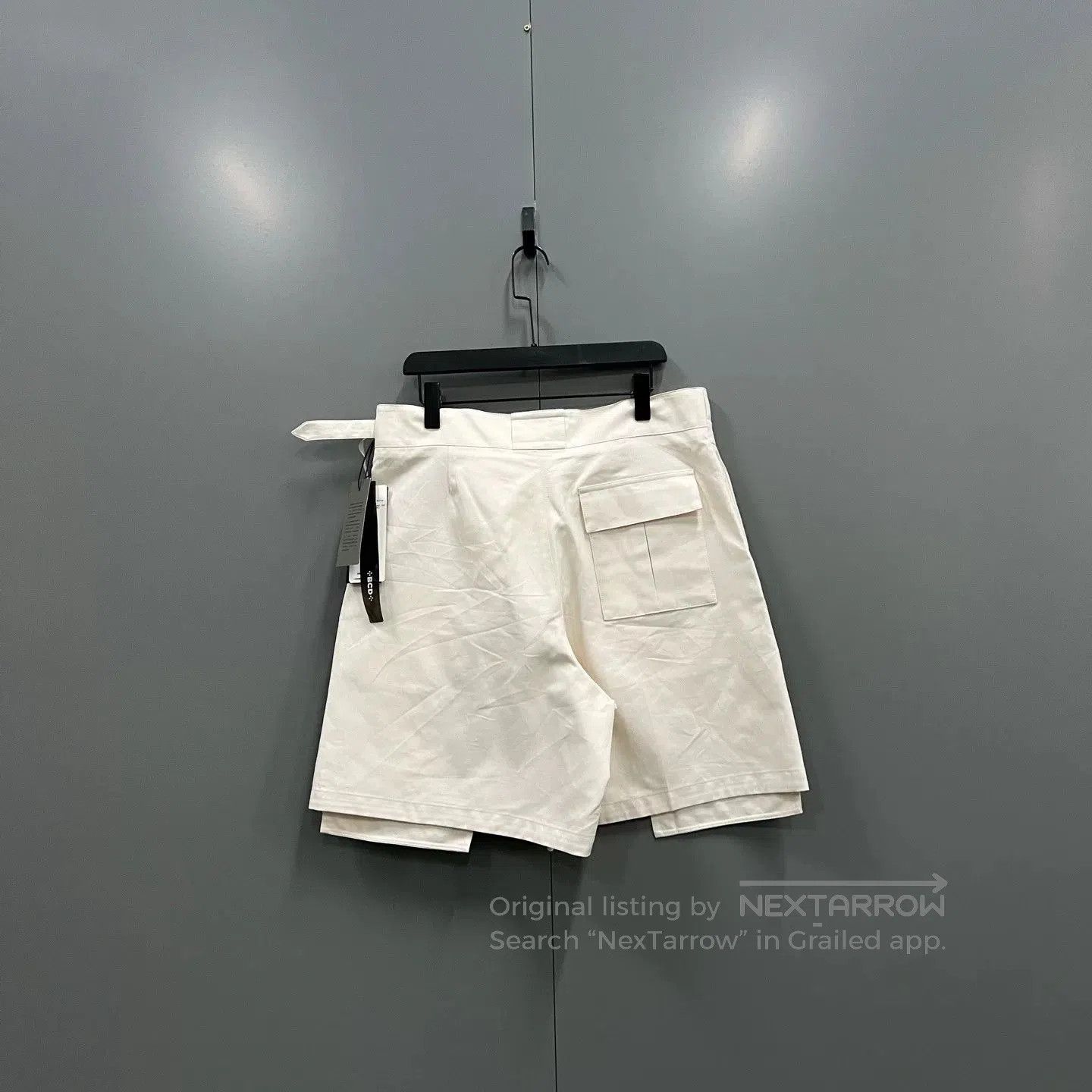 Dior dior beige cargo shorts with buckle detail. Size US 44 / EU 60 - 2 Thumbnail