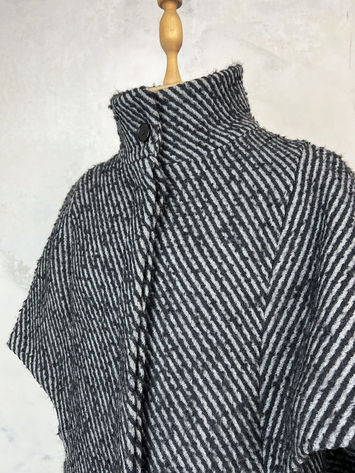 MAX&Co. Max Mara Wool Poncho Jacket Size USA 4 UK 8 Size S / US 4 / IT 40 - 3 Thumbnail