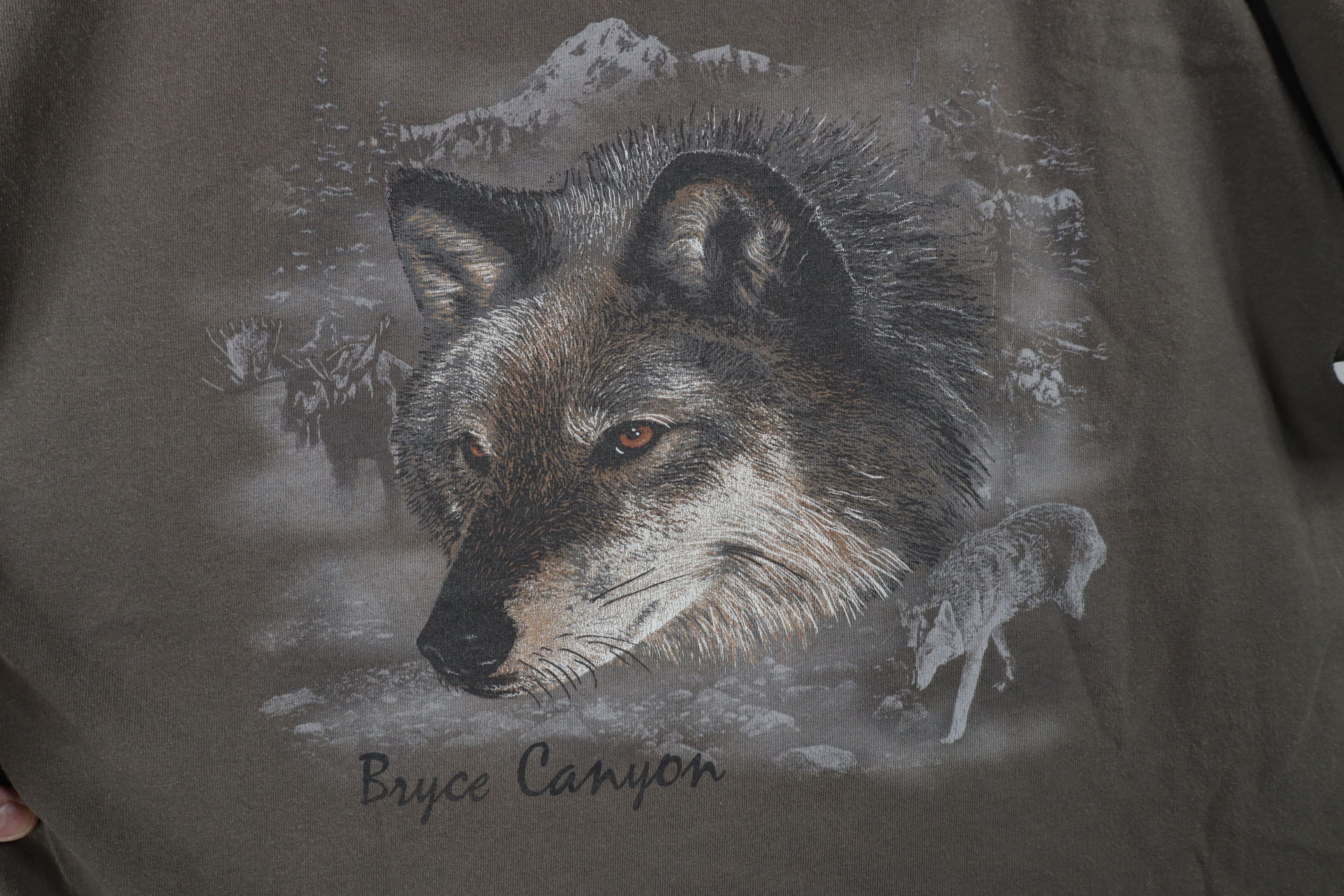 Vintage Vintage 90s Streetwear Bryce Canyon Wolf Nature T-Shirt Gray Size US L / EU 52-54 / 3 - 4 Thumbnail