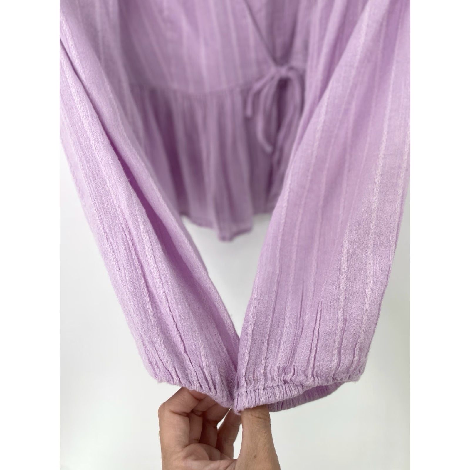 Vintage NWT American Eagle Cropped Lavender Puff Slv V-Neck Faux Wrap Boho Cottage Sz XS Blouse Shirt Womens Puff Sleeve Tie Front Solid Cotton Blend Viscose Size XS / US 0-2 / IT 36-38 - 4 Thumbnail