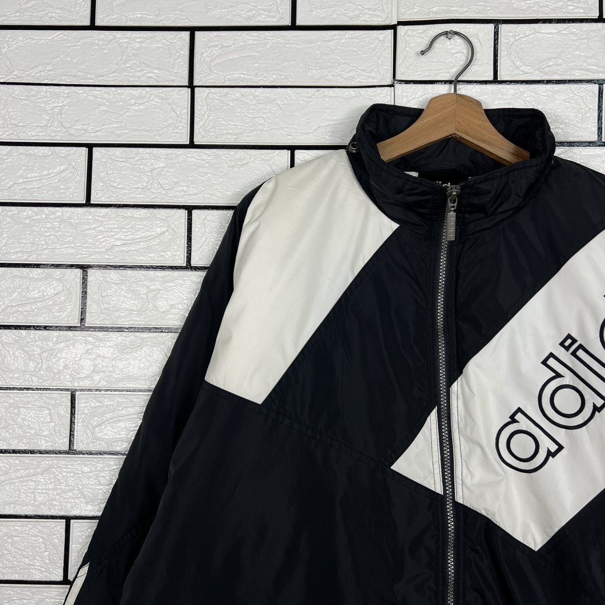 Adidas Vintage 90's ADIDAS Big Logo Windbreaker Jacket #4062-C185 Size US L / EU 52-54 / 3 - 3 Thumbnail