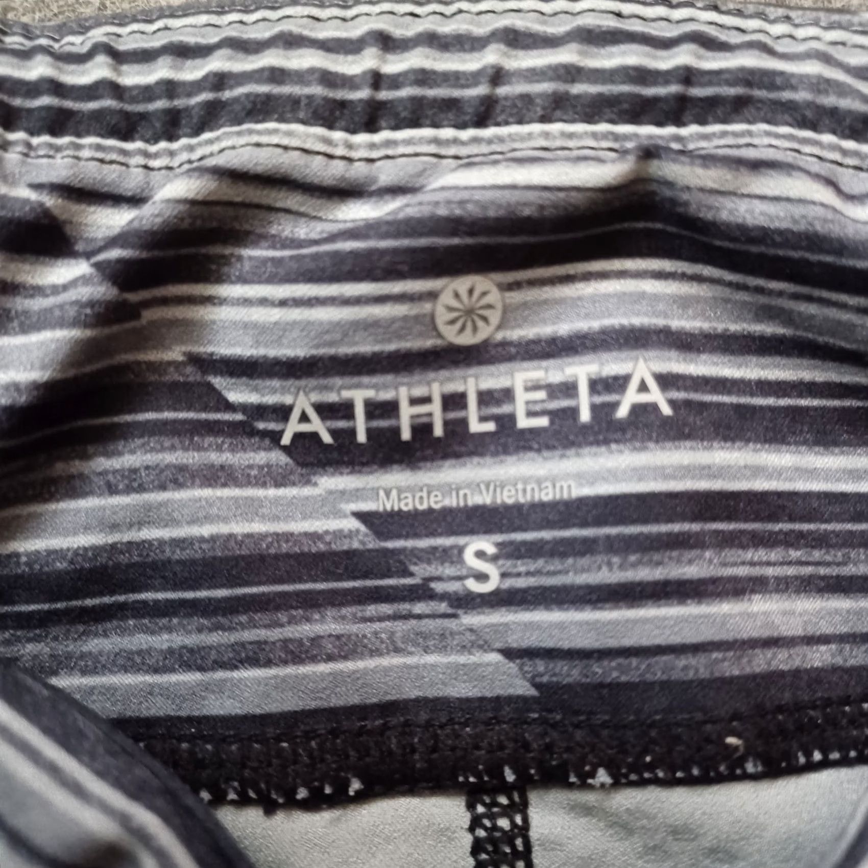 Athleta Athleta Leggings Womens Small Gray Black Striped Capri Zip Pocket Pockets Size 28" / US 6 / IT 42 - 2 Thumbnail