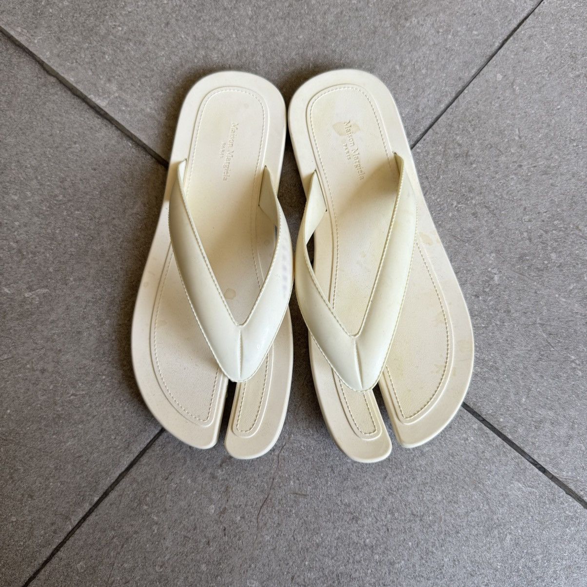 Maison Margiela Maison Margiela Tabi Thong Sandals Size US 5 / IT 35 - 2 Thumbnail