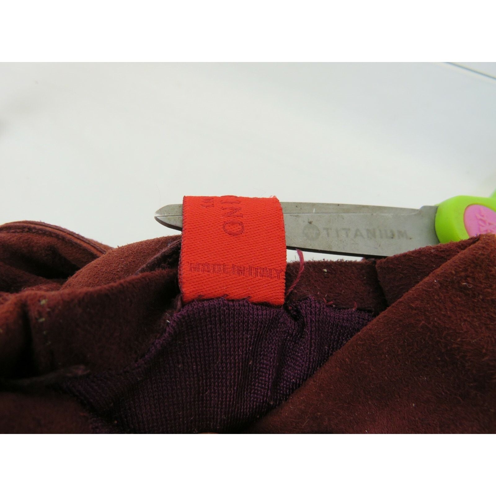 Valentino NWT VALENTINO GARAVANI BURGUNDY SUEDE BOW GLOVES 8 ITALY Size ONE SIZE - 7 Thumbnail