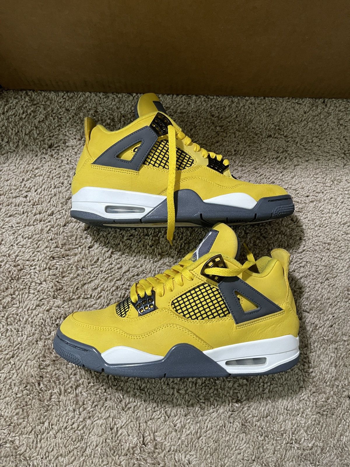 Jordan Brand Jordan 4 Retro Lightning 2021 Release Size 8US Size US 8 / EU 41 - 1 Thumbnail