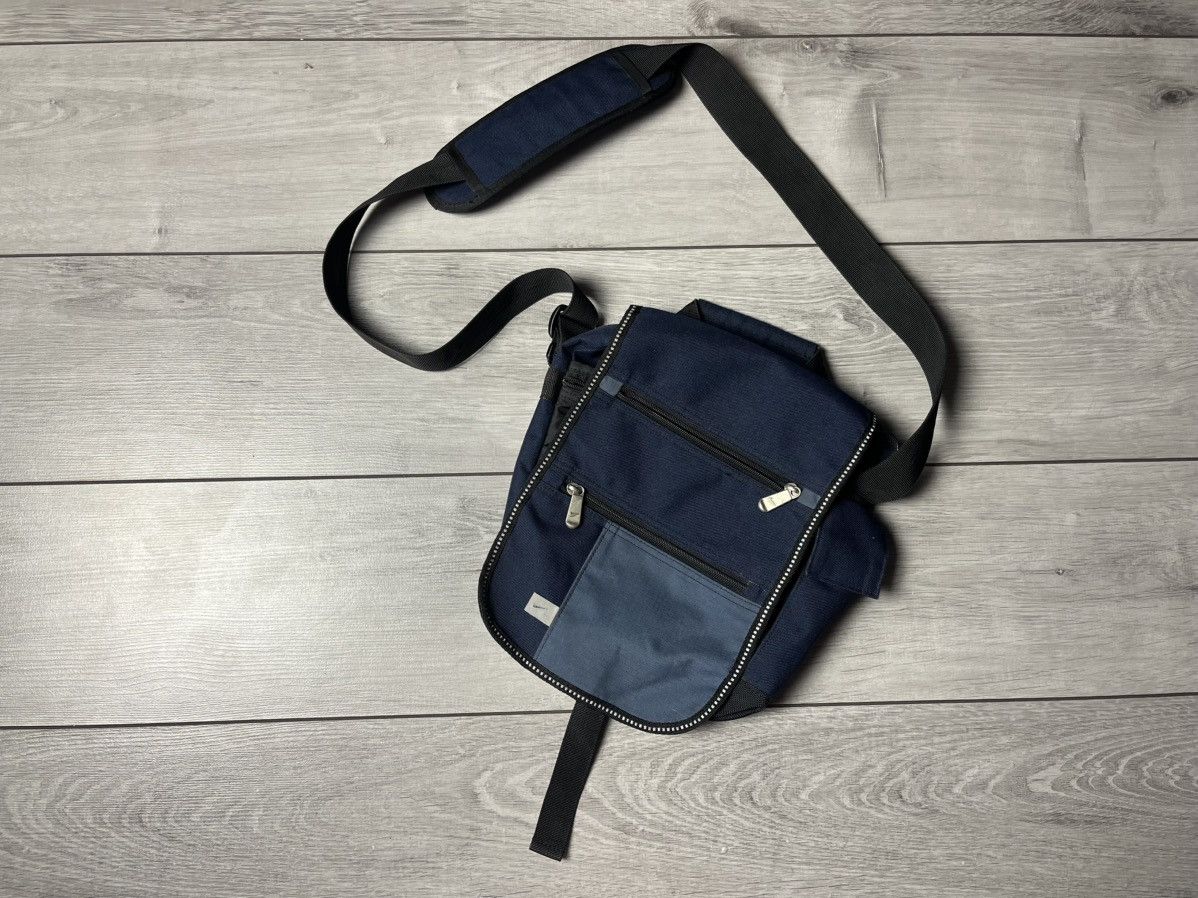 Nike × Streetwear × Vintage Vintage 90's Nike Y2K Crossbody Sling