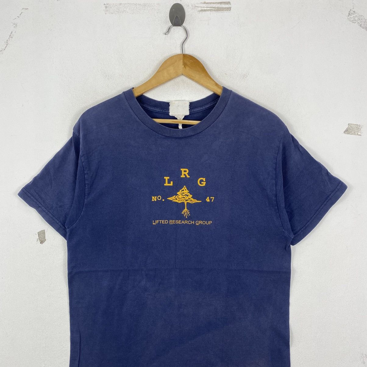 Vintage Vintage LRG No 47 Tree Logo T Shirt L Made In USA Y2K Navy Size US L / EU 52-54 / 3 - 3 Thumbnail