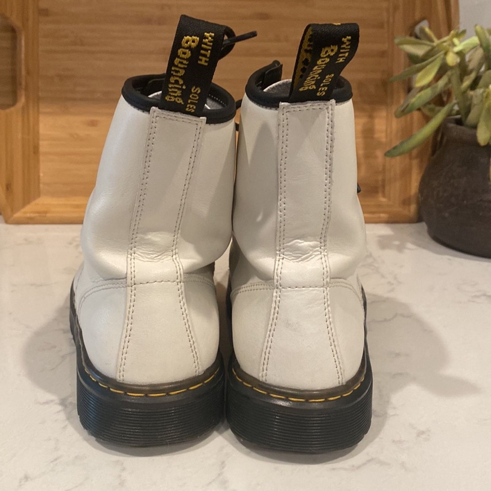 Dr. Martens Dr. Martin white SOFTY T LEATHER LACE UP BOOTS grunge sz 7 Size US 7 / IT 37 - 6 Thumbnail