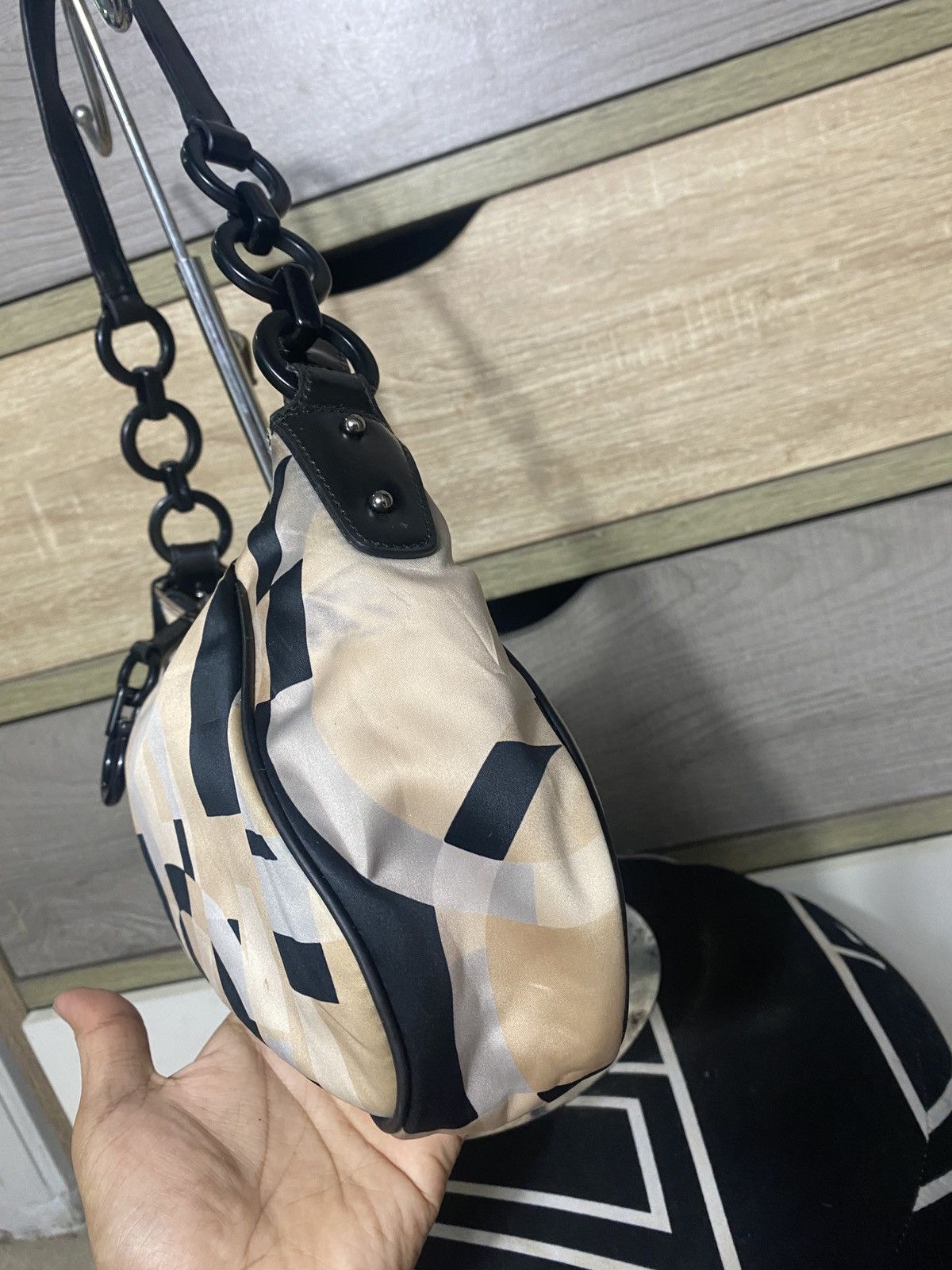 Salvatore Ferragamo Salfatore Ferragamo Satin Print Shoulder Bag Size ONE SIZE - 4 Thumbnail